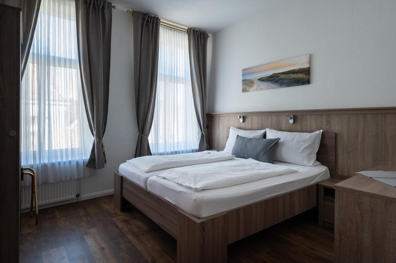 Alt-Emder Buergerhaus Hotel Emden Kültér fotó